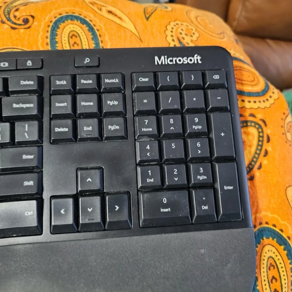 Microsoft Natural Ergonomic Palm Rest Comfort Keyboard, VGUC *$15 PRICE DROP*